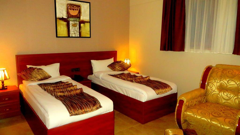 Park Avenue Hotel Yerevan Room photo